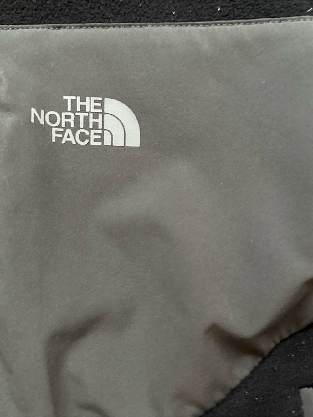 The North Face Black Hooded Fleece Jacket with Contrast Chest Pocket 452 - Picture 2 of 8
